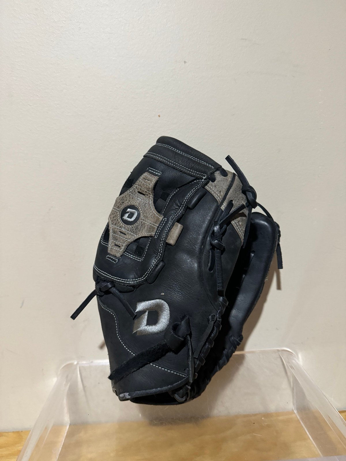 DeMarini Diablo A0725 DB13 Softball Baseball Glove 13 RHT Leather Black