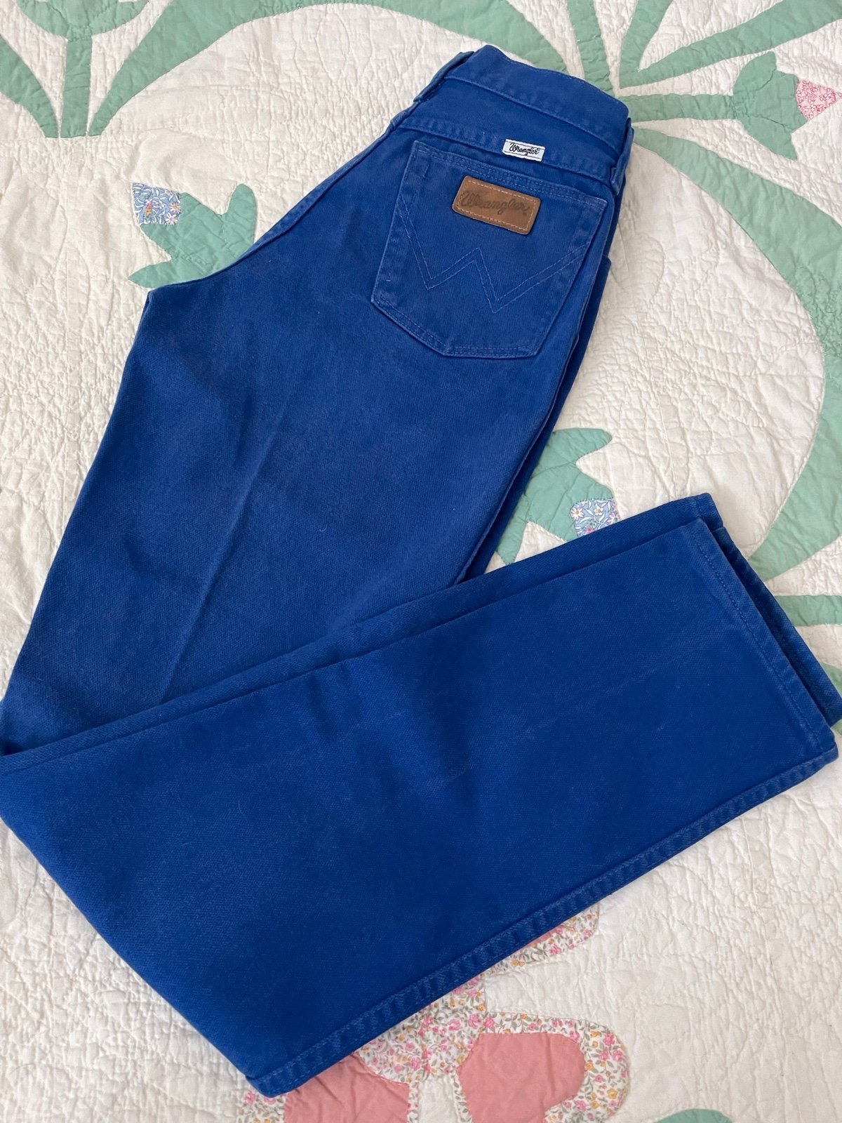 Vintage electric blue Wrangler jeans size 26
