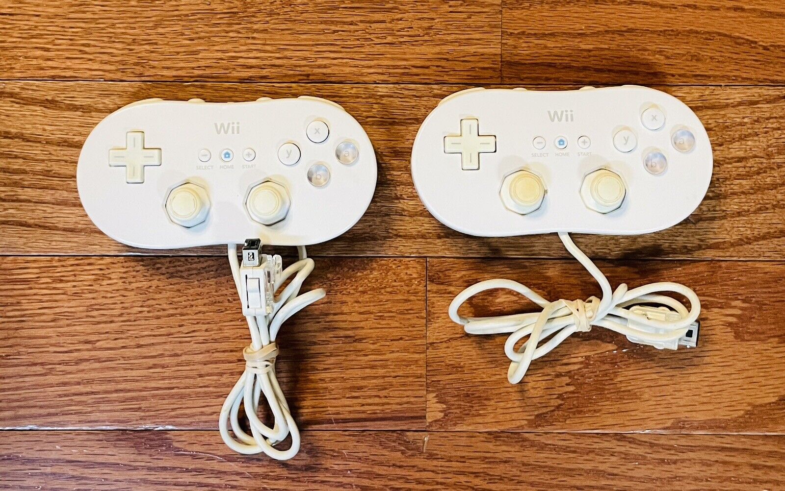 2 Genuine Original Nintendo Wii Classic Controllers White RVL-005