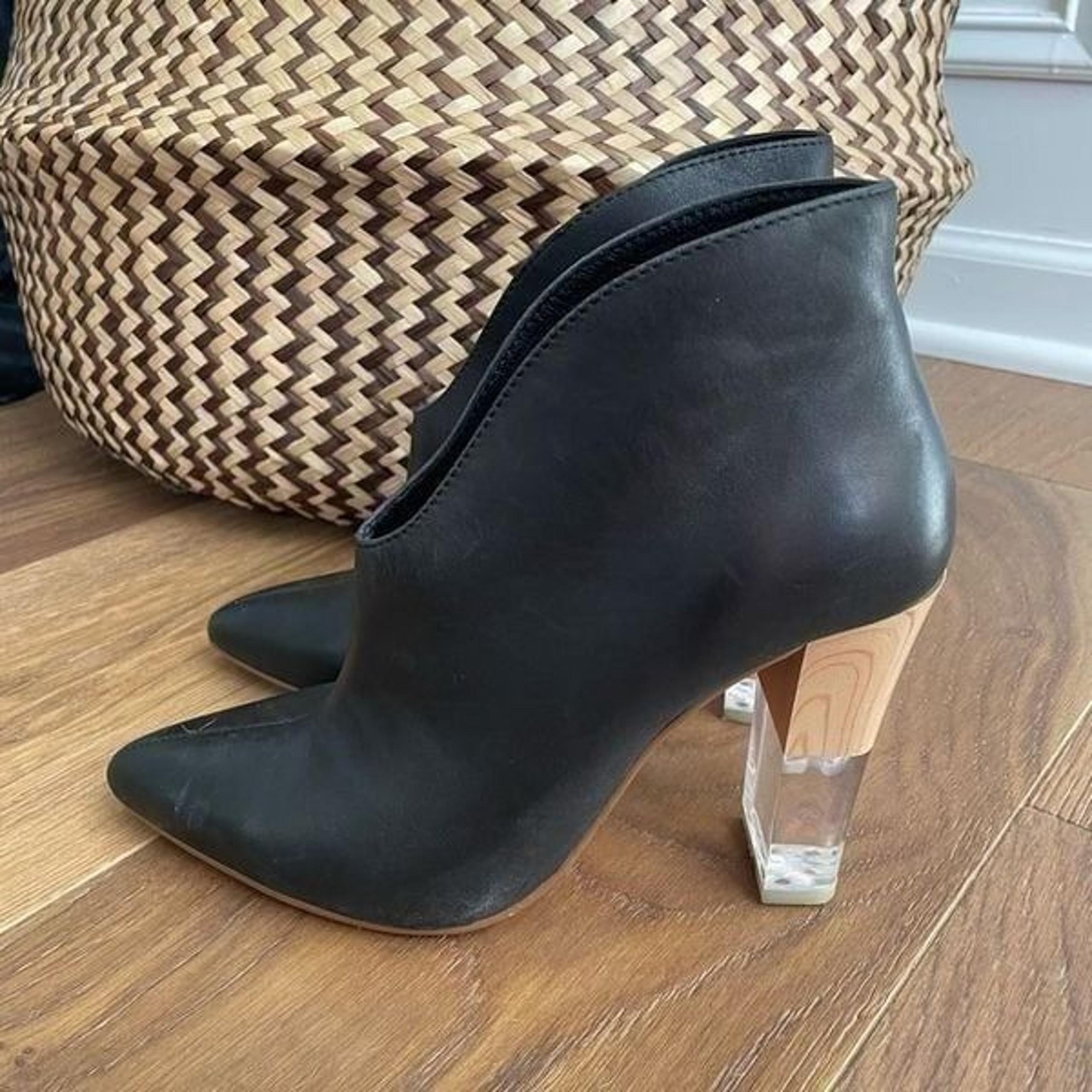 42 Gold Black Leather Kisses Bootie Lucite Wood Tone Heel $160 7 37.5