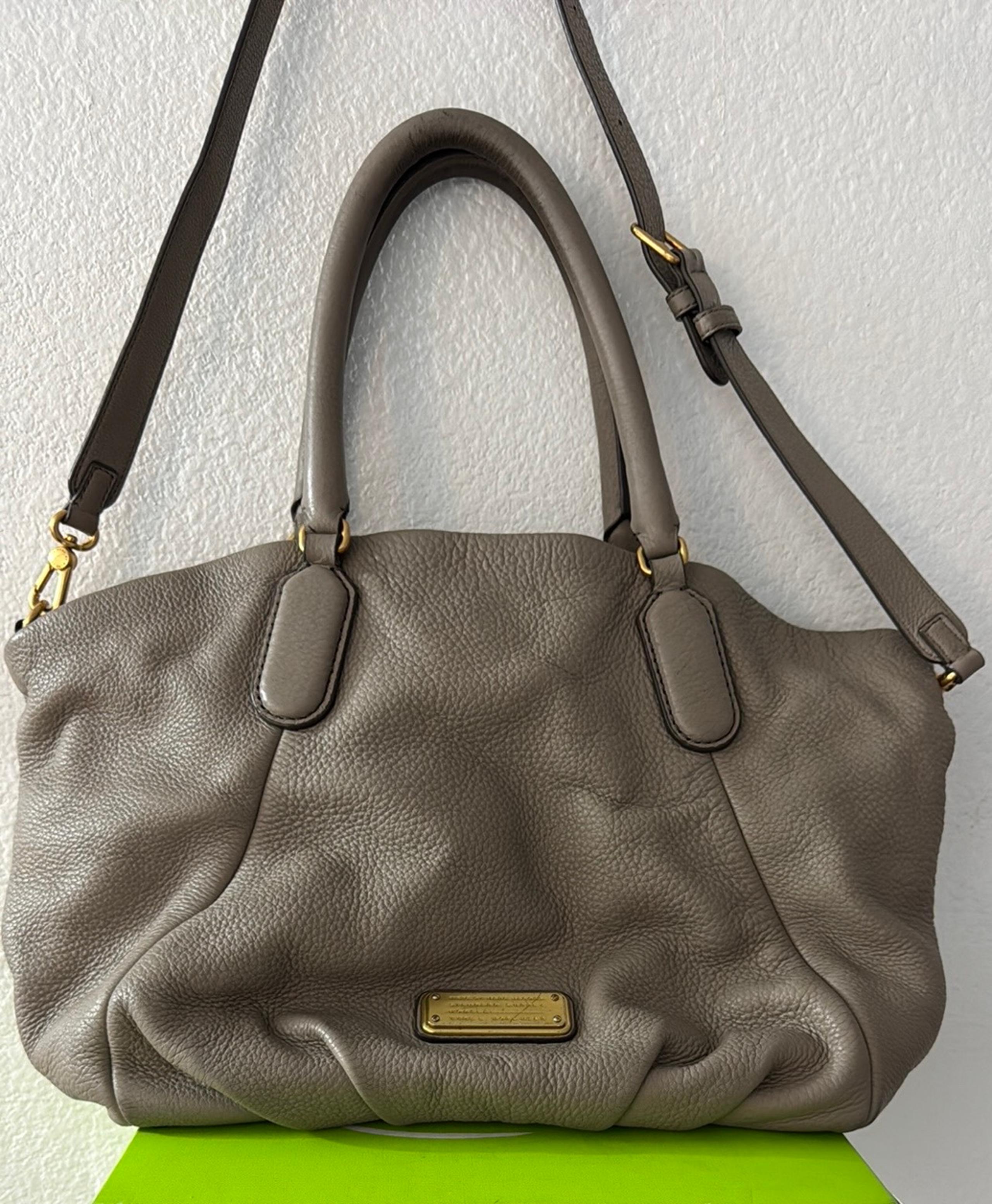 Marc Jacobs Gray Shoulder Bag with Sophisticated Design
