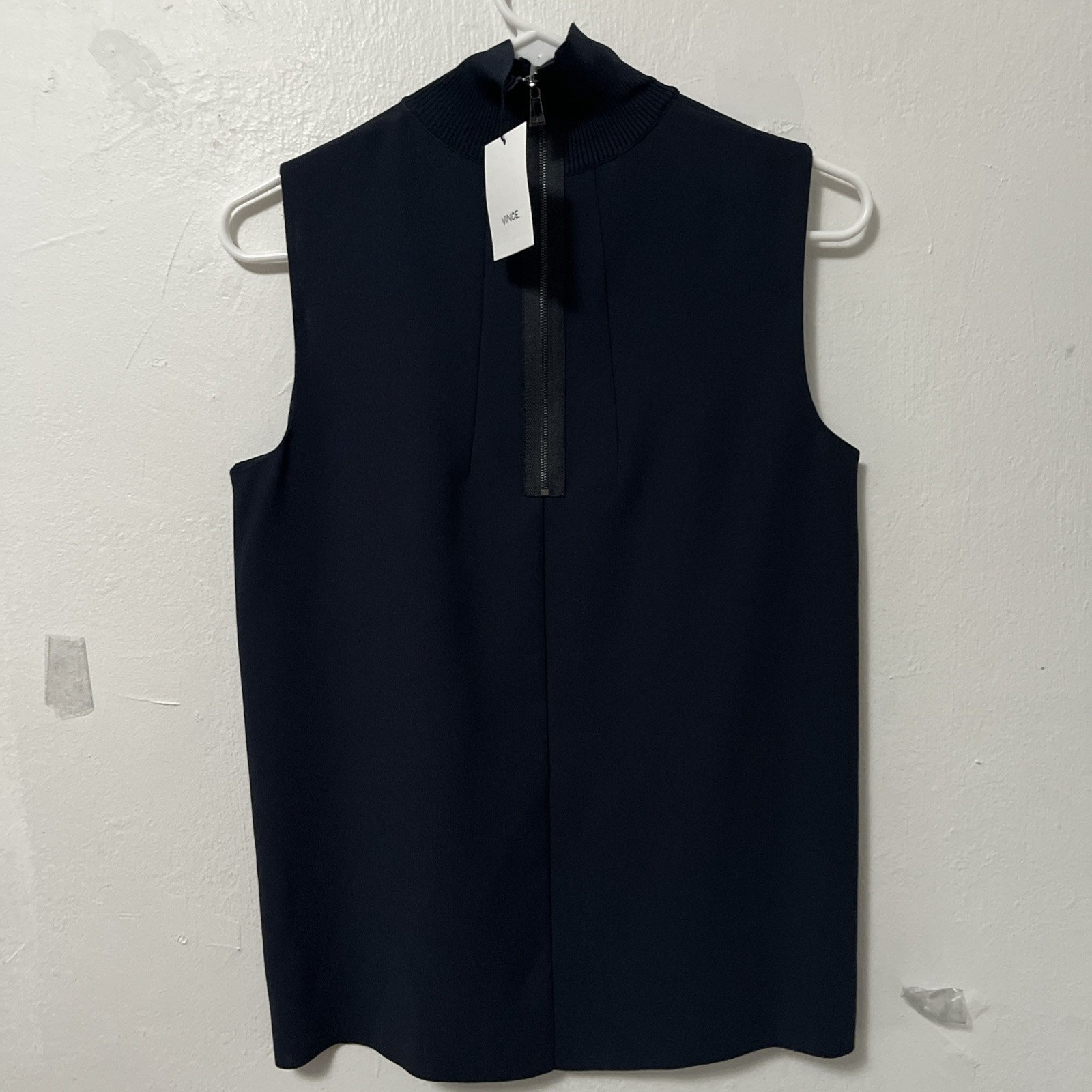 VINCE Lasercut Sleeveless Turtleneck Pleats Back Zip Womens XS NWT Navy Blue