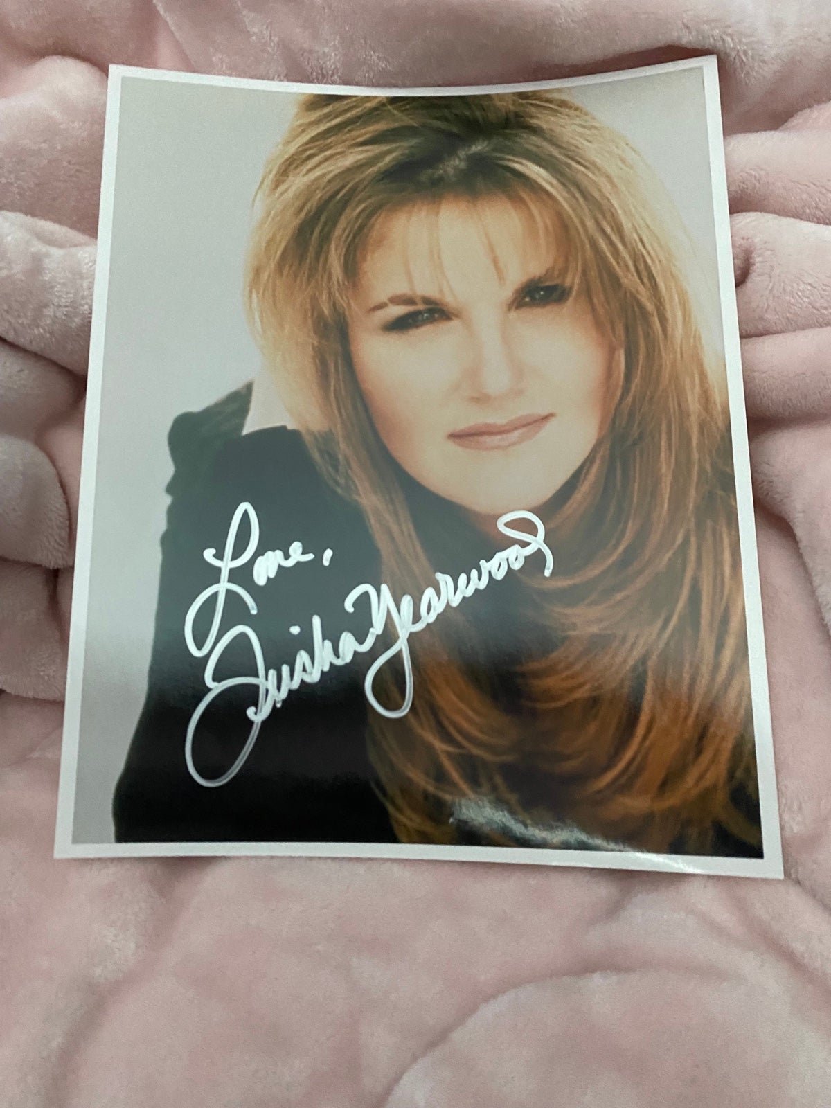 Trisha Yearwood signed photo