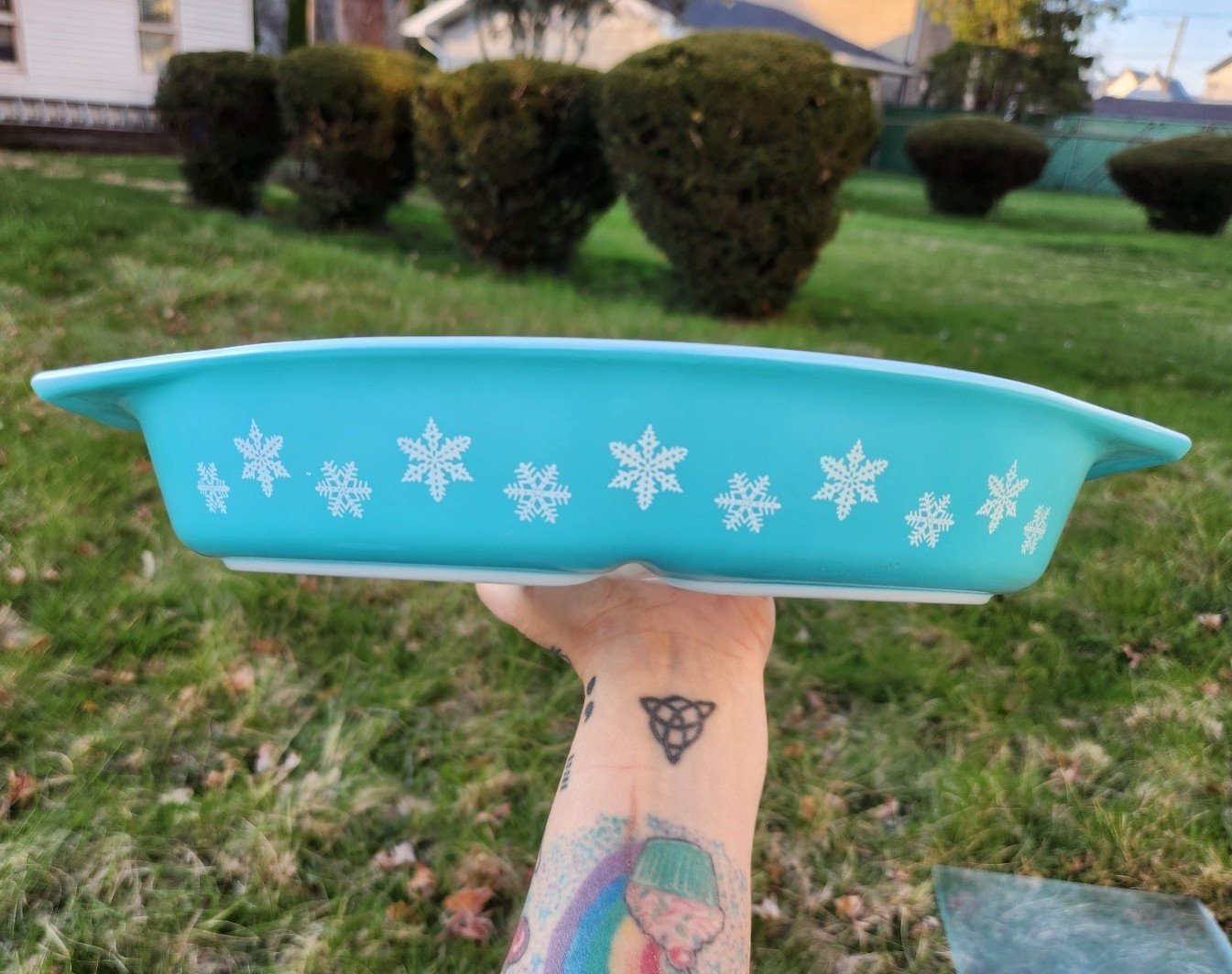 Vintage VTG Pyrex Snowflake White On Turquoise Divided Casserole with Lid