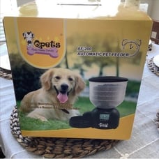 automatic pet feeder
