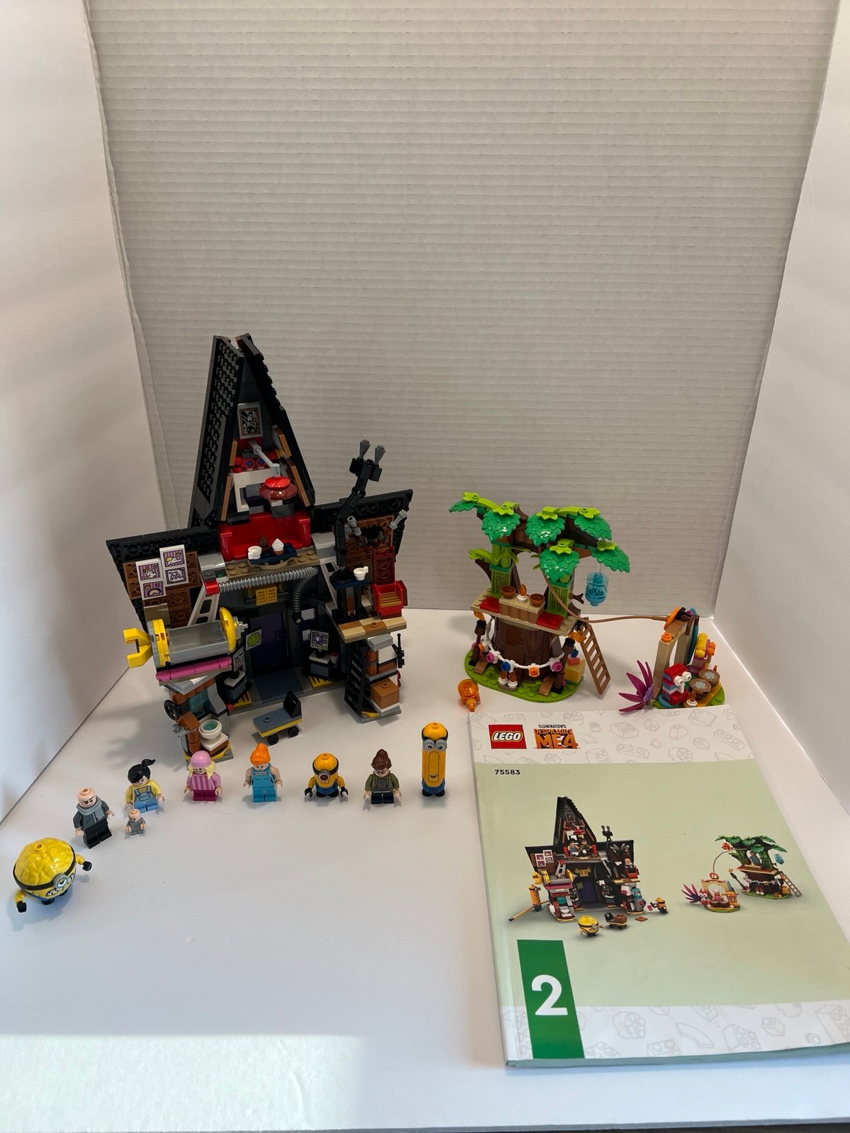 Lego Minions and Gru’s Family Mansion (75583)