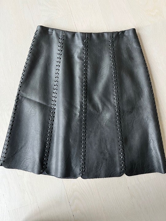club monaco leather mini skirt, size 4