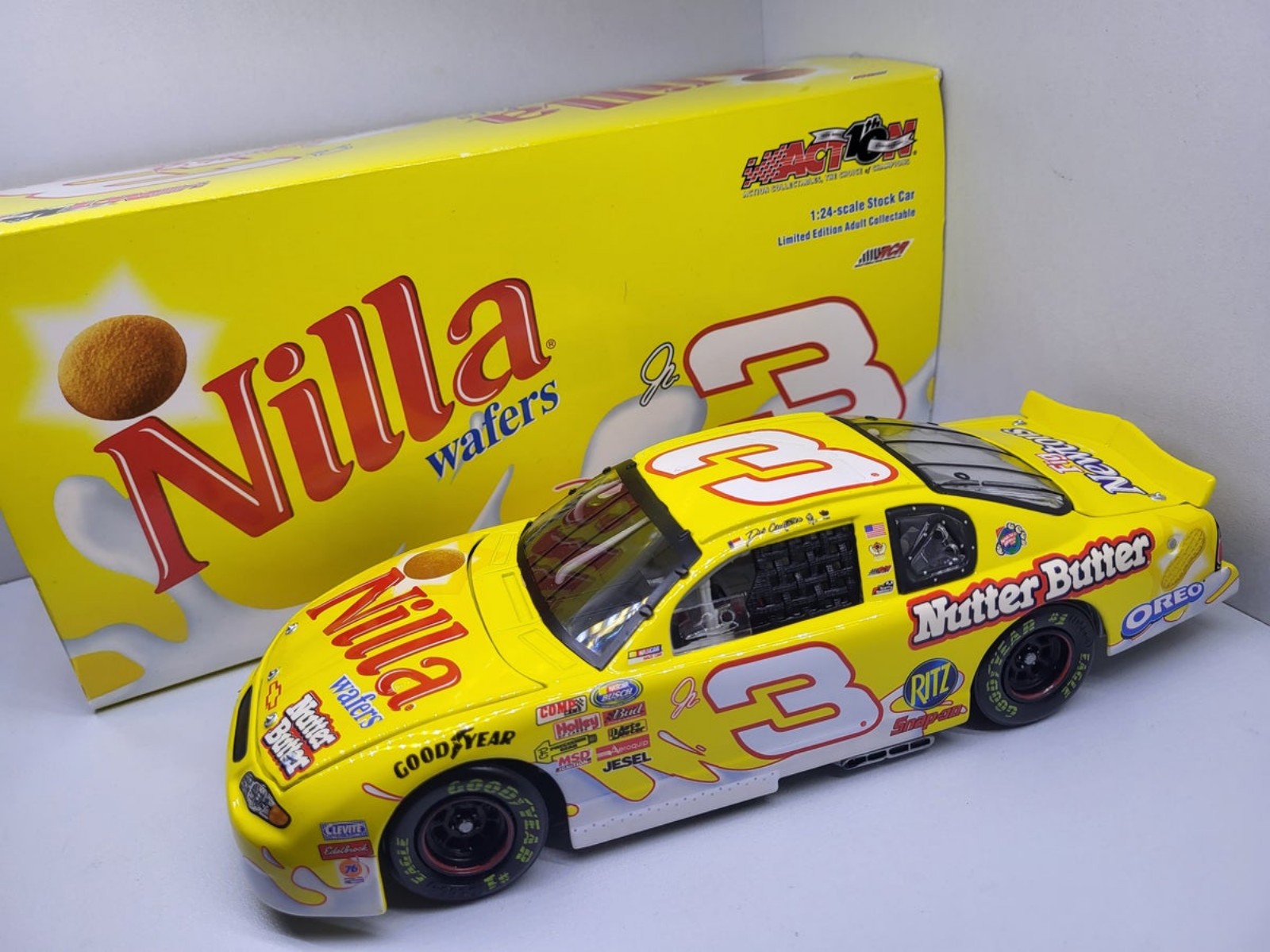 Dale Earnhardt Jr 2002 Nilla Wafers/Nutter butter 1:24
