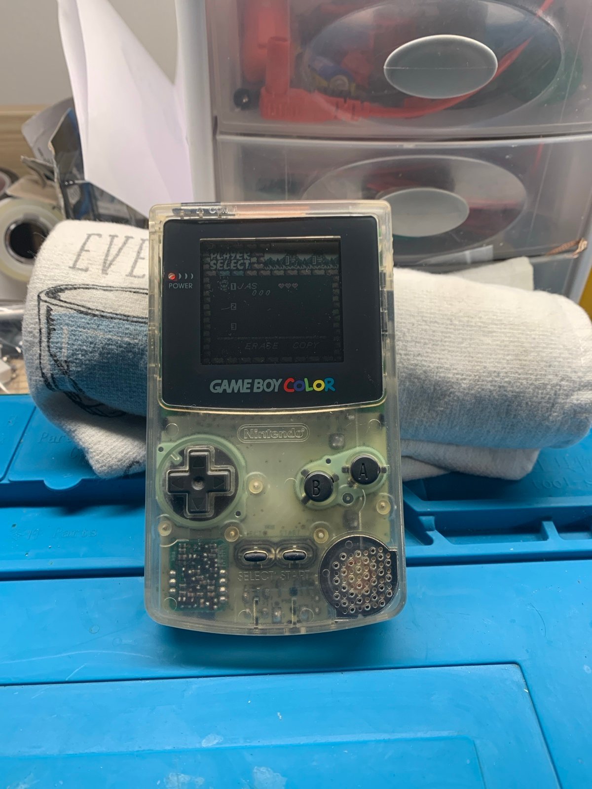 Nintendo Game Boy Color in Clear Ice