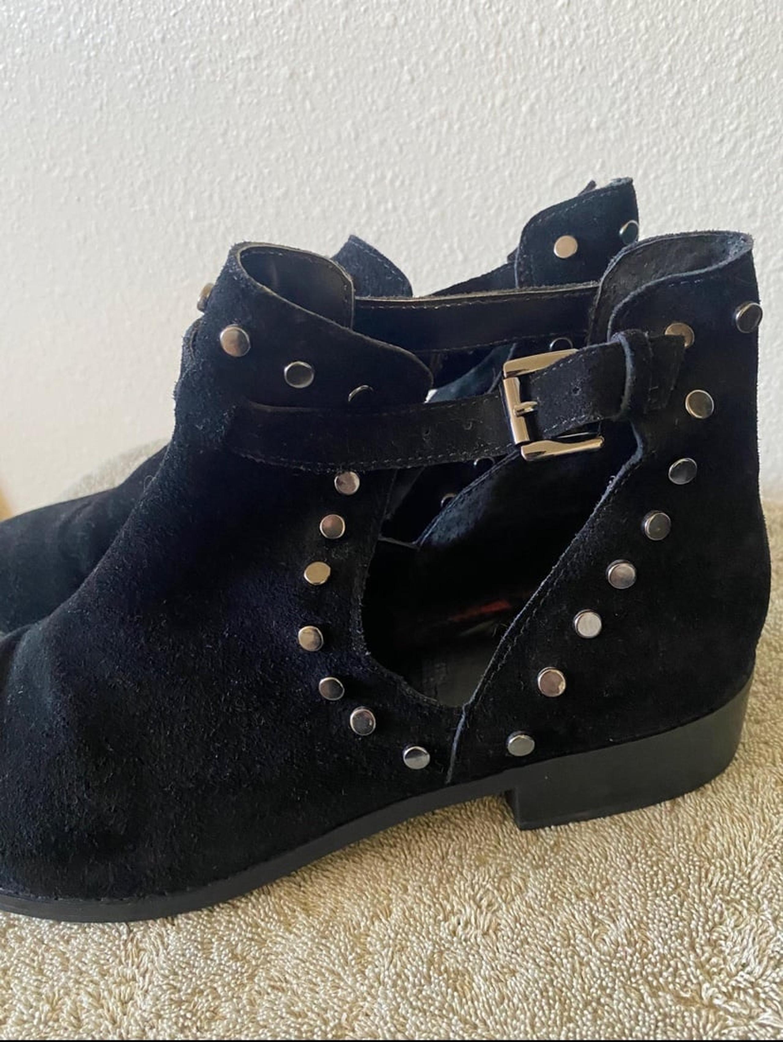 CARLOS SANTANA ANKLE BOOTS *size 10*