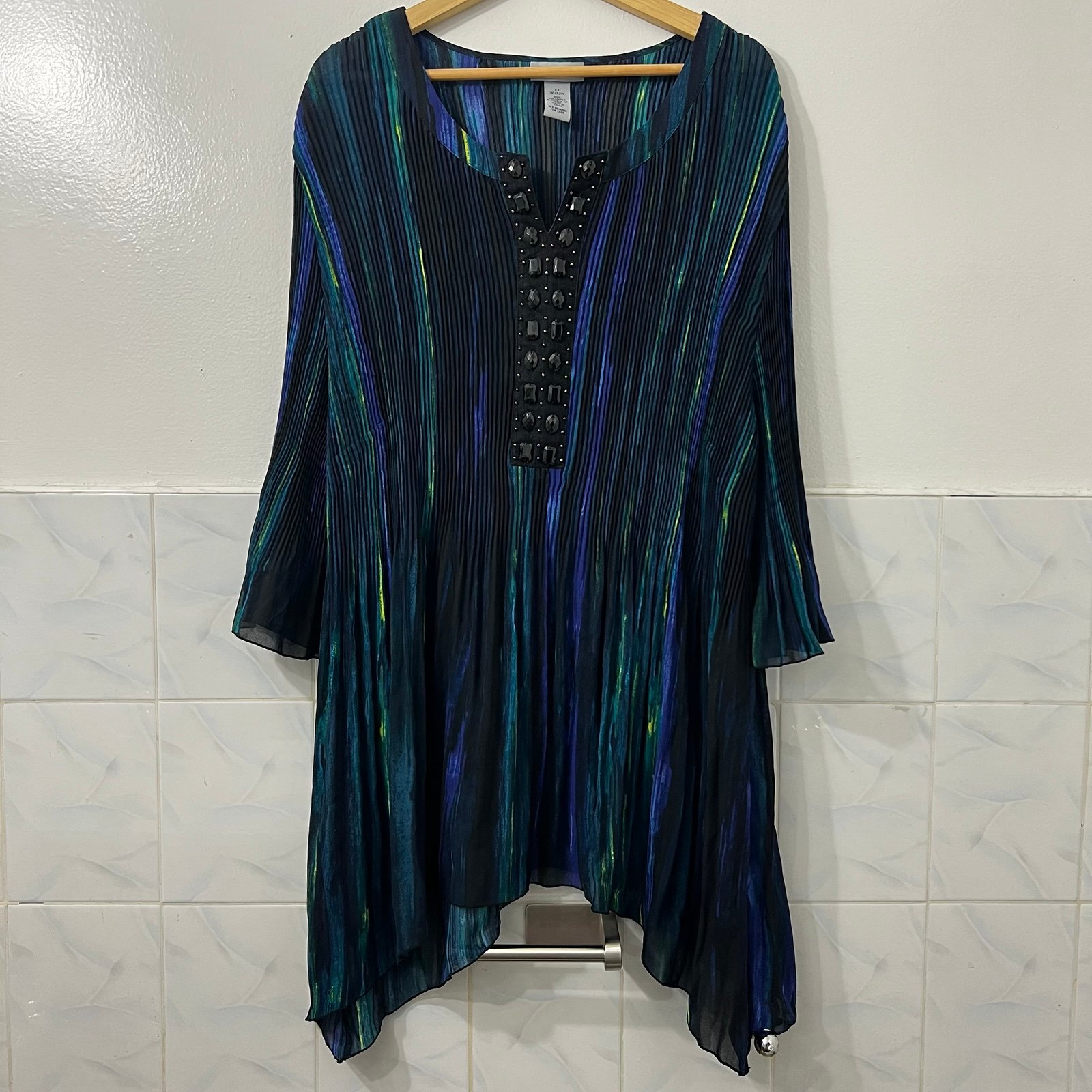 Catherines 4XL Colorful Embellished Abstract Artsy 3/4 Sleeve Crinkle Tunic Top
