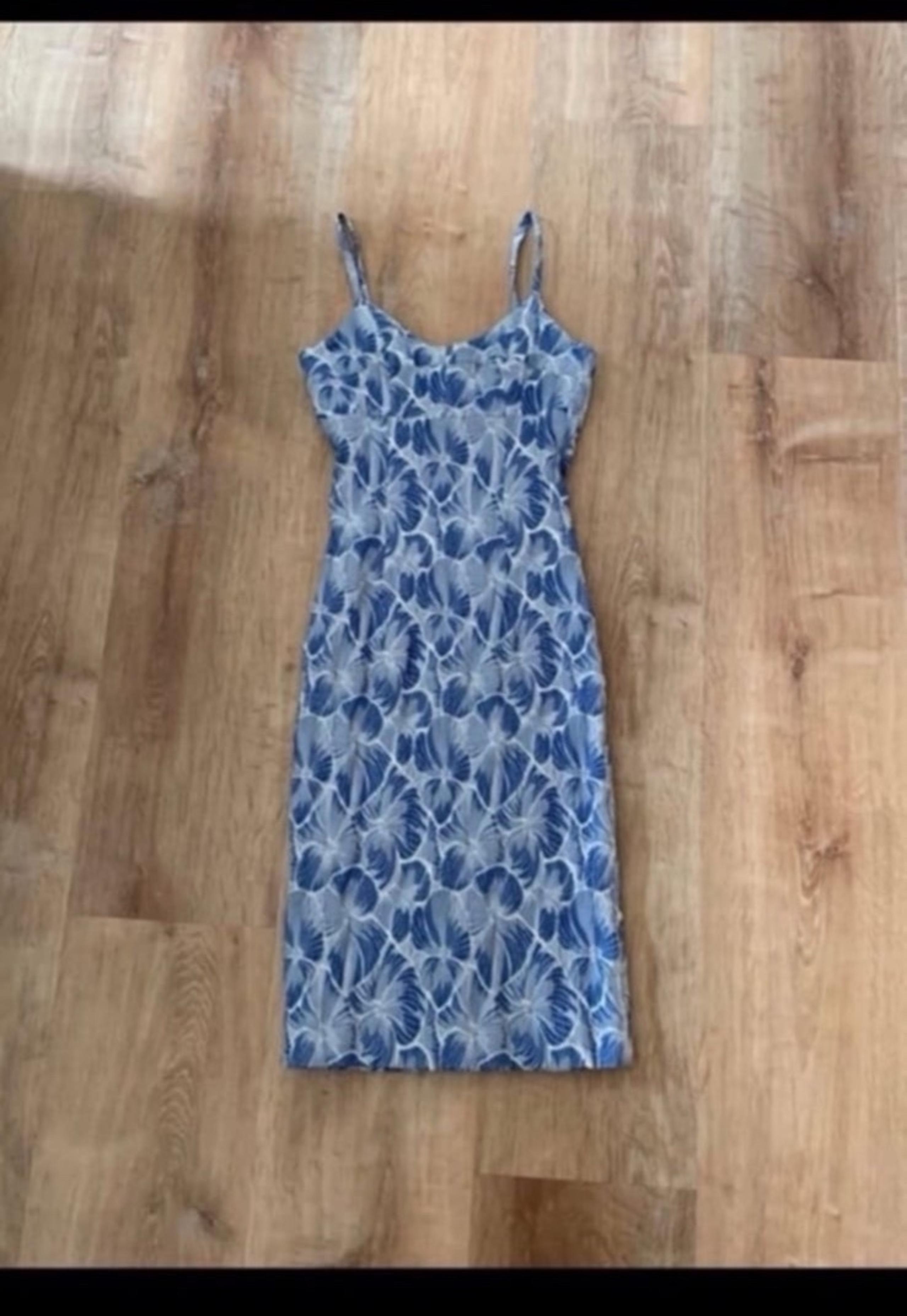 HD in Paris Portia Blue Floral Dress Size 4