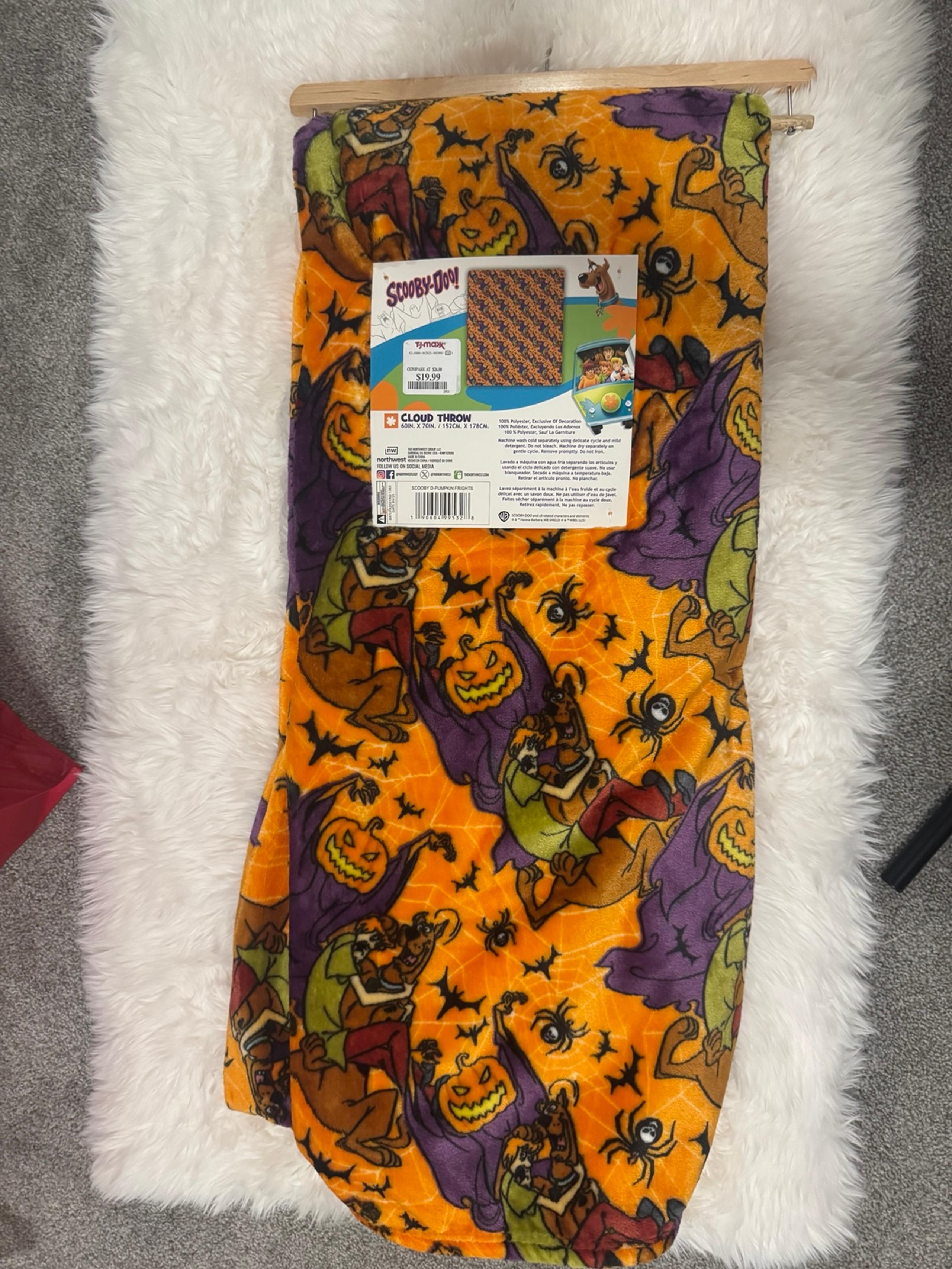Scooby-doo Halloween throw