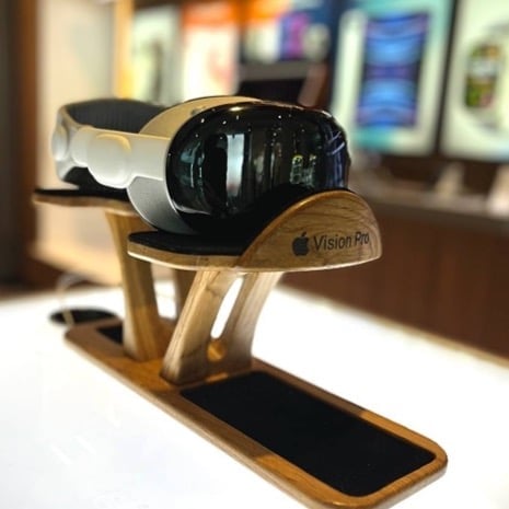Apple Vision Pro Stand-stand for your headset with integrated battery holder