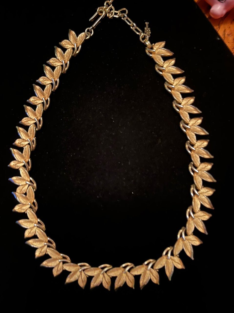 Rare Crown Trifari gold leaf 1960 necklace stamped and lil T tag still on