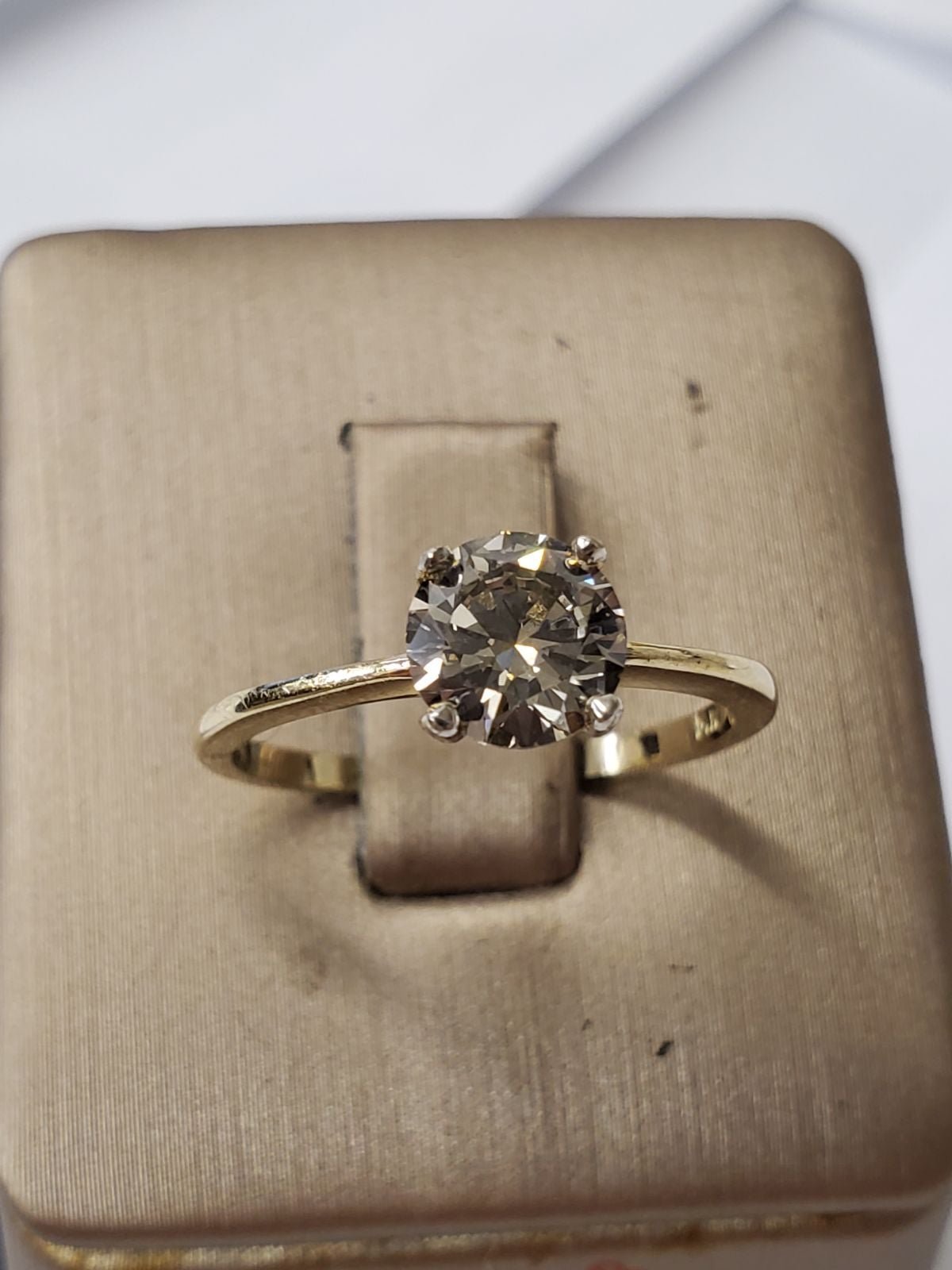 New Diamond 1carat round in 14kt gold ring