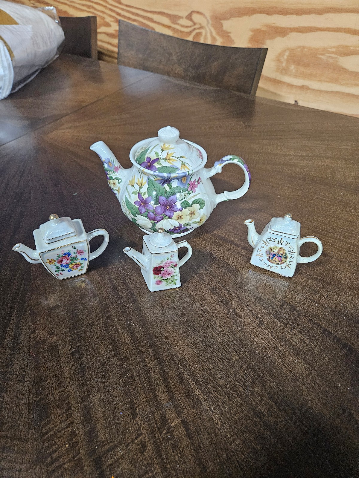 Vintage Sadler Of England Dutchess Teapot & 3 Miniature Teapots Lot