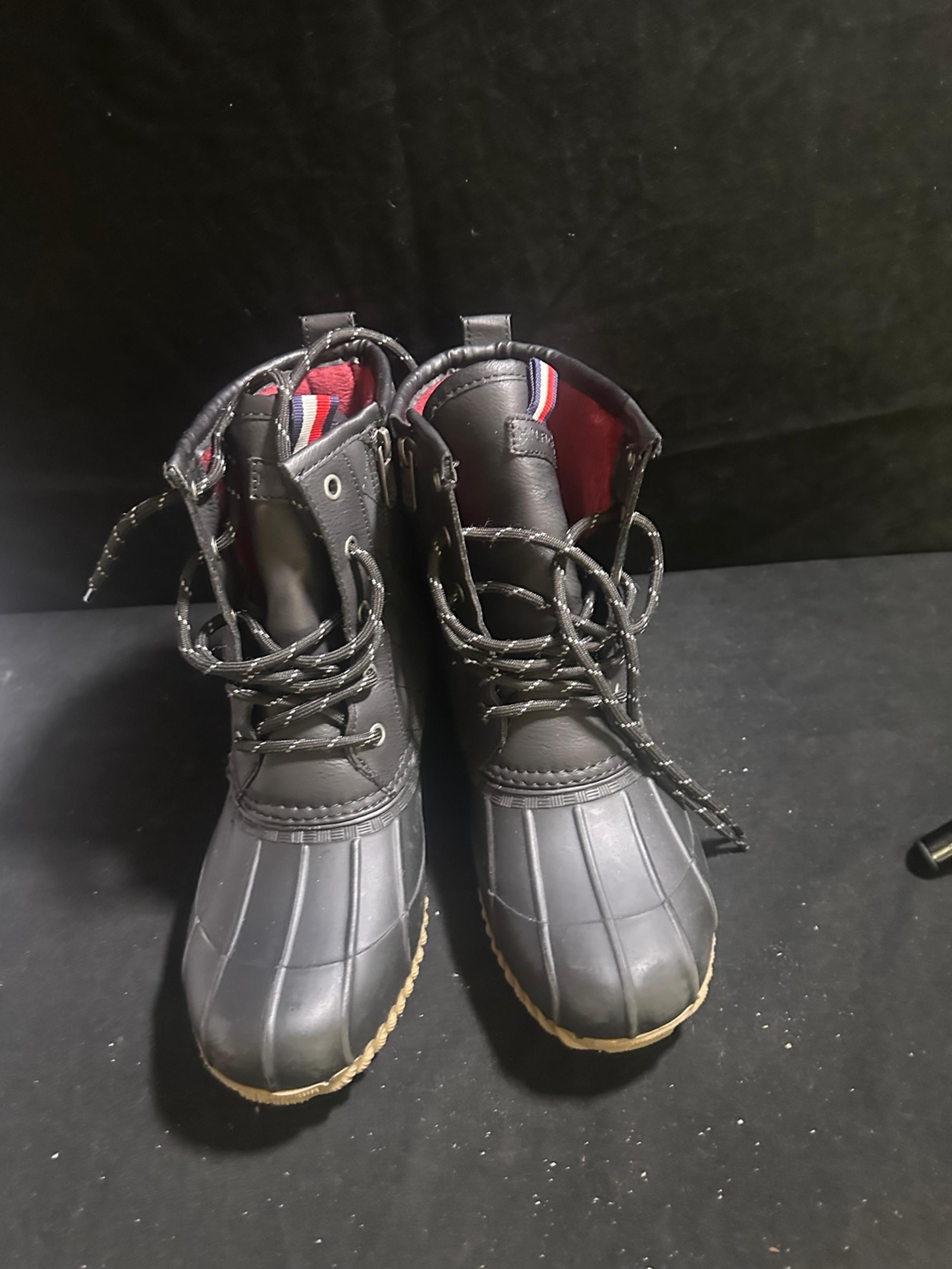 Tommy Hilfiger men’s boots-black-size 9-with box