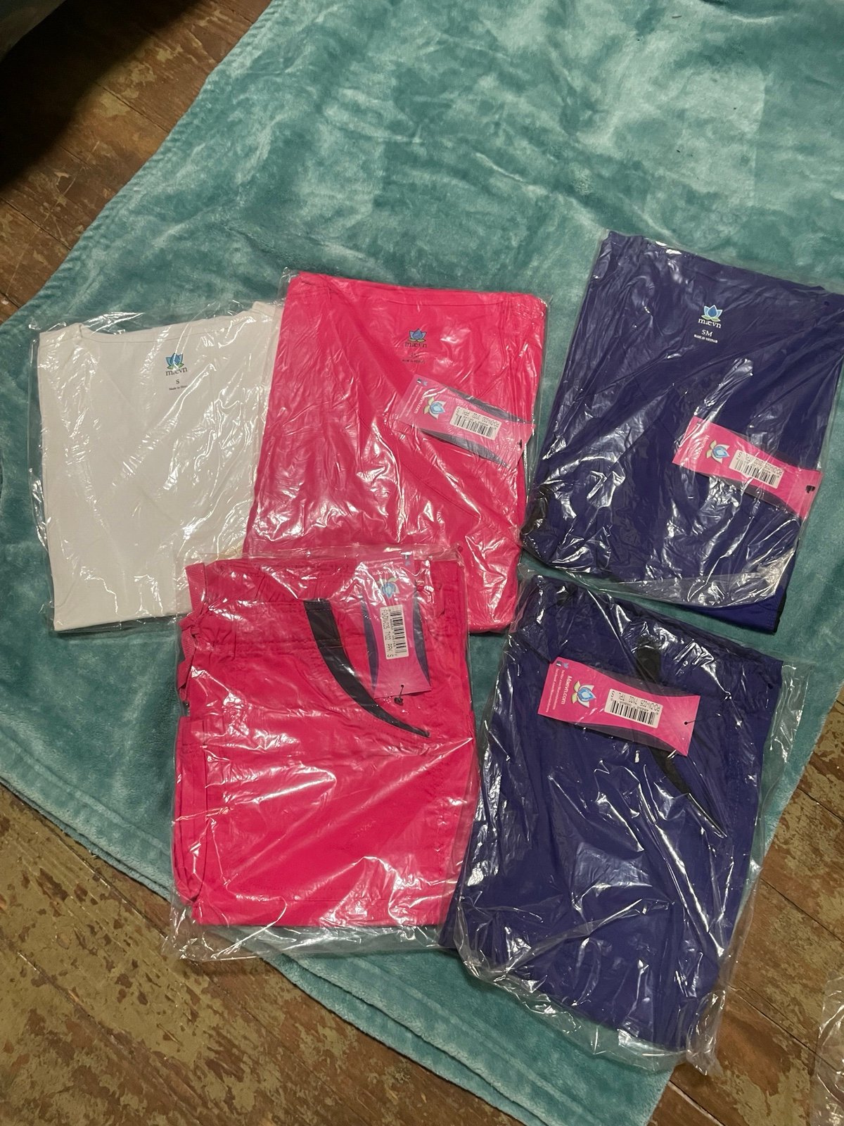 Small nursing scrubs