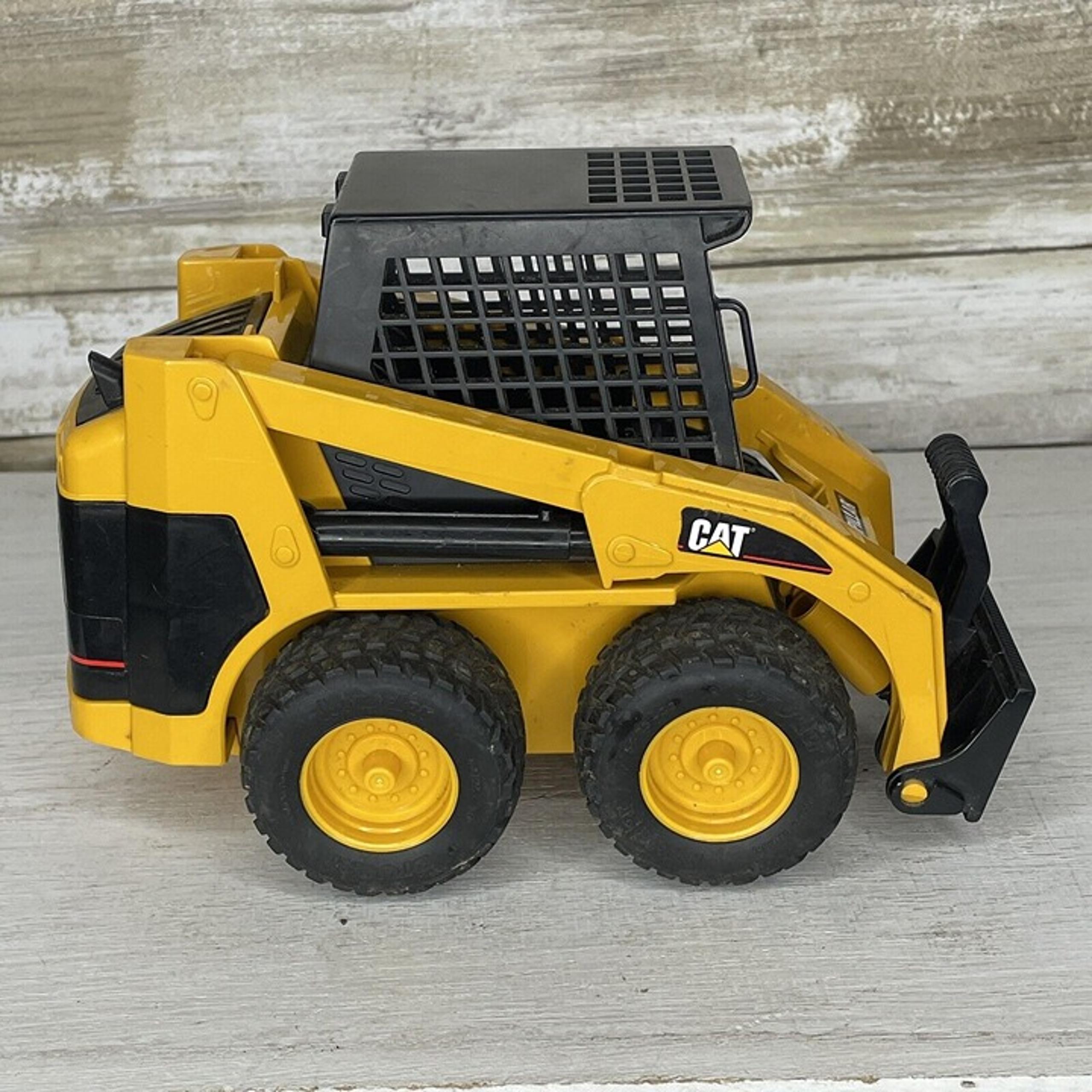 Yellow CAT Delta Loader Caterpillar Bruder Toy Construction Vehicle Germany READ