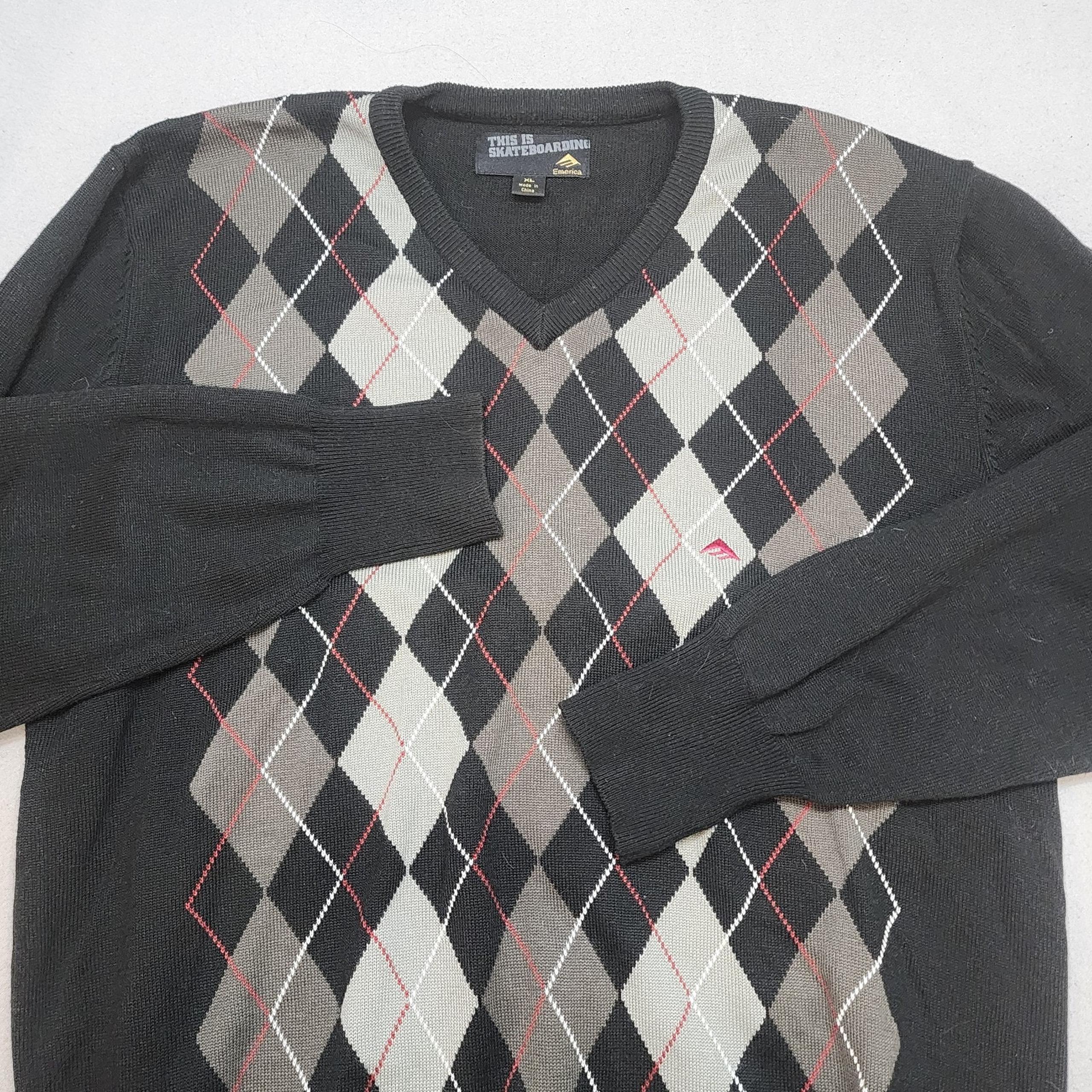 2000s Emerica Skateboarding Freshman Argyle V-neck Sweater Men's Sz XL