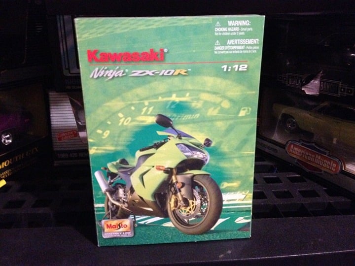 2006 KAWASAKI NINJA ZX-10R SUB-LIME/GREEN 1/12 :DIECAST KIT #39055 MAISTO