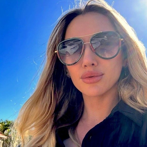 GUCCI アヒエタ フレム サンクラス GG0062S003 003 Gucci GG0062S 003 Gold Sunglasses for Woman – LookerOnline