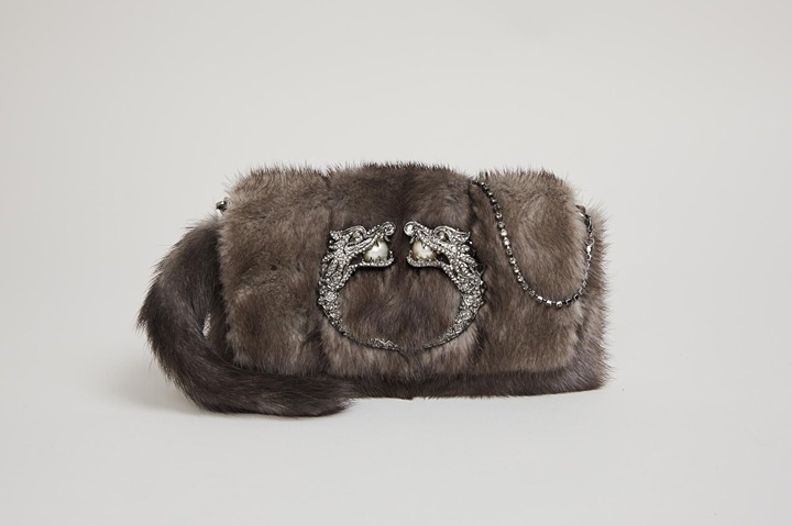 Gucci by Tom Ford Mink Fur Clutch Fall Winter 2004 Y2K Vintage Dragon Detail