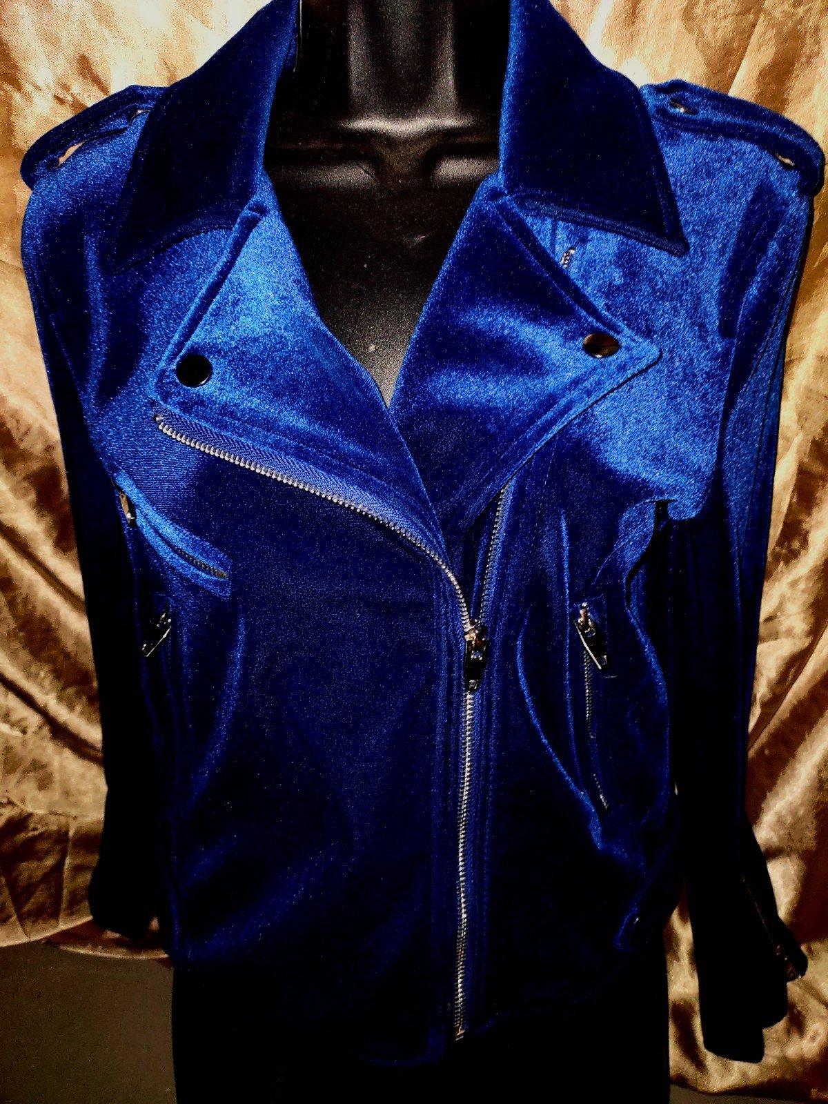 Gorgeous velvet jacket. Get lots of compliments every time I wear it. Like new