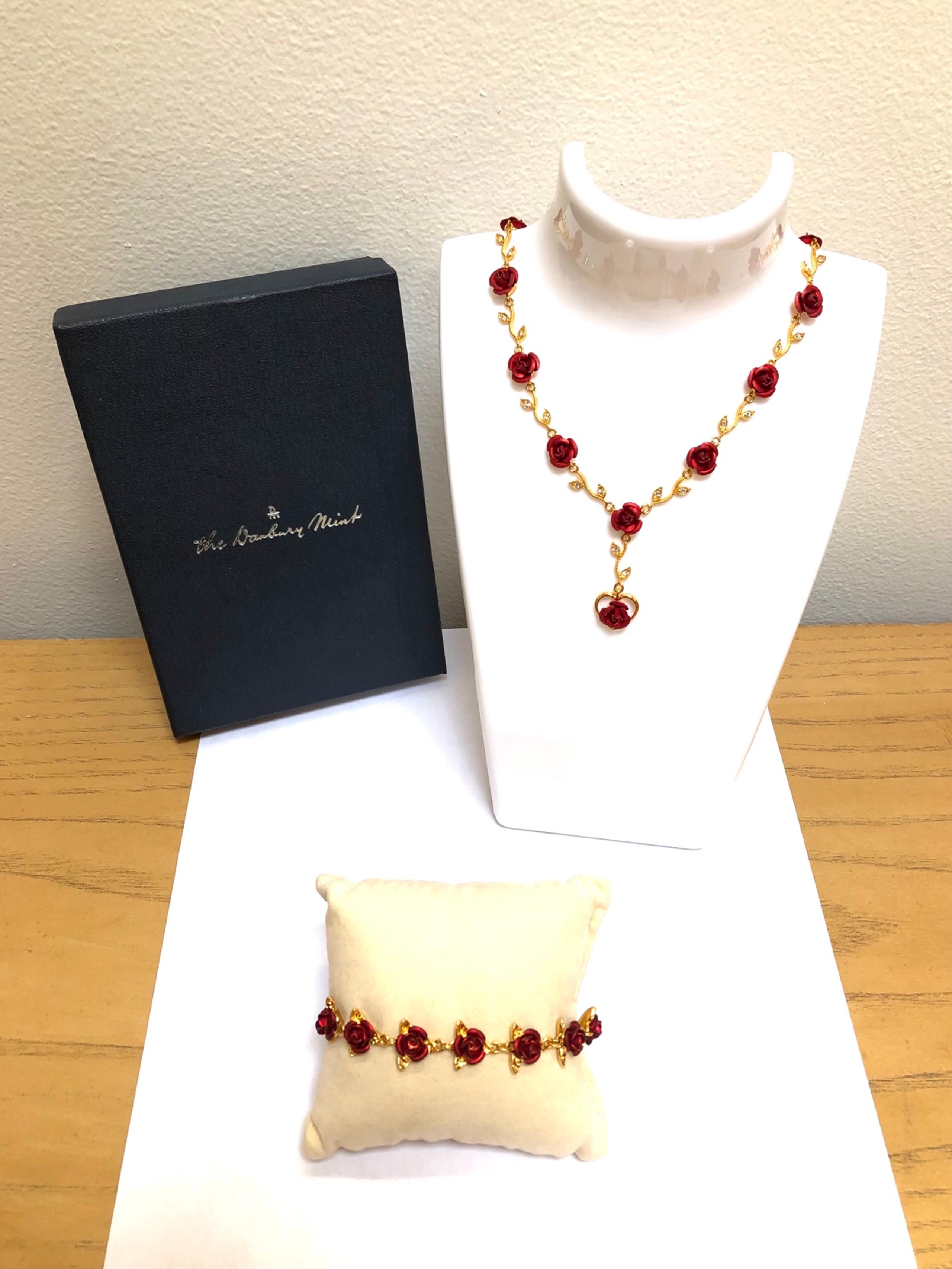 Danbury Mint A Dozen RosesDanbury Mint A Dozen Roses Necklace & Bracelet w/Box!!
