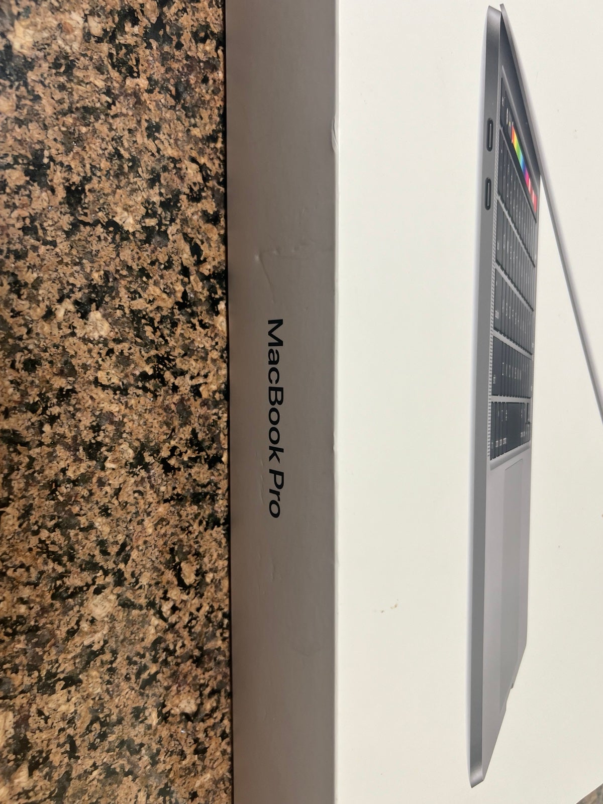 MacBook Pro box