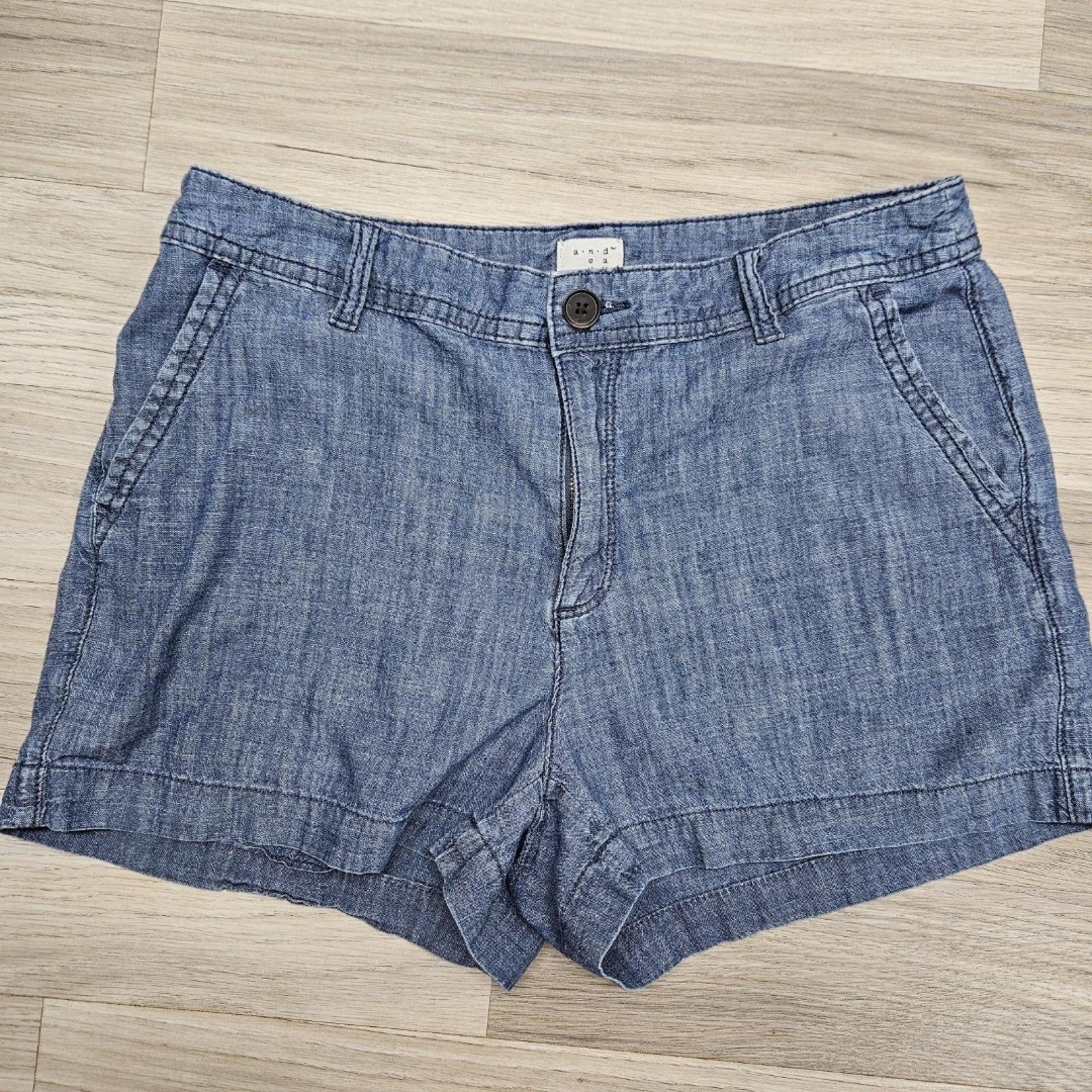 A New Day Womens Blue Chambray Chino Shorts Size 6