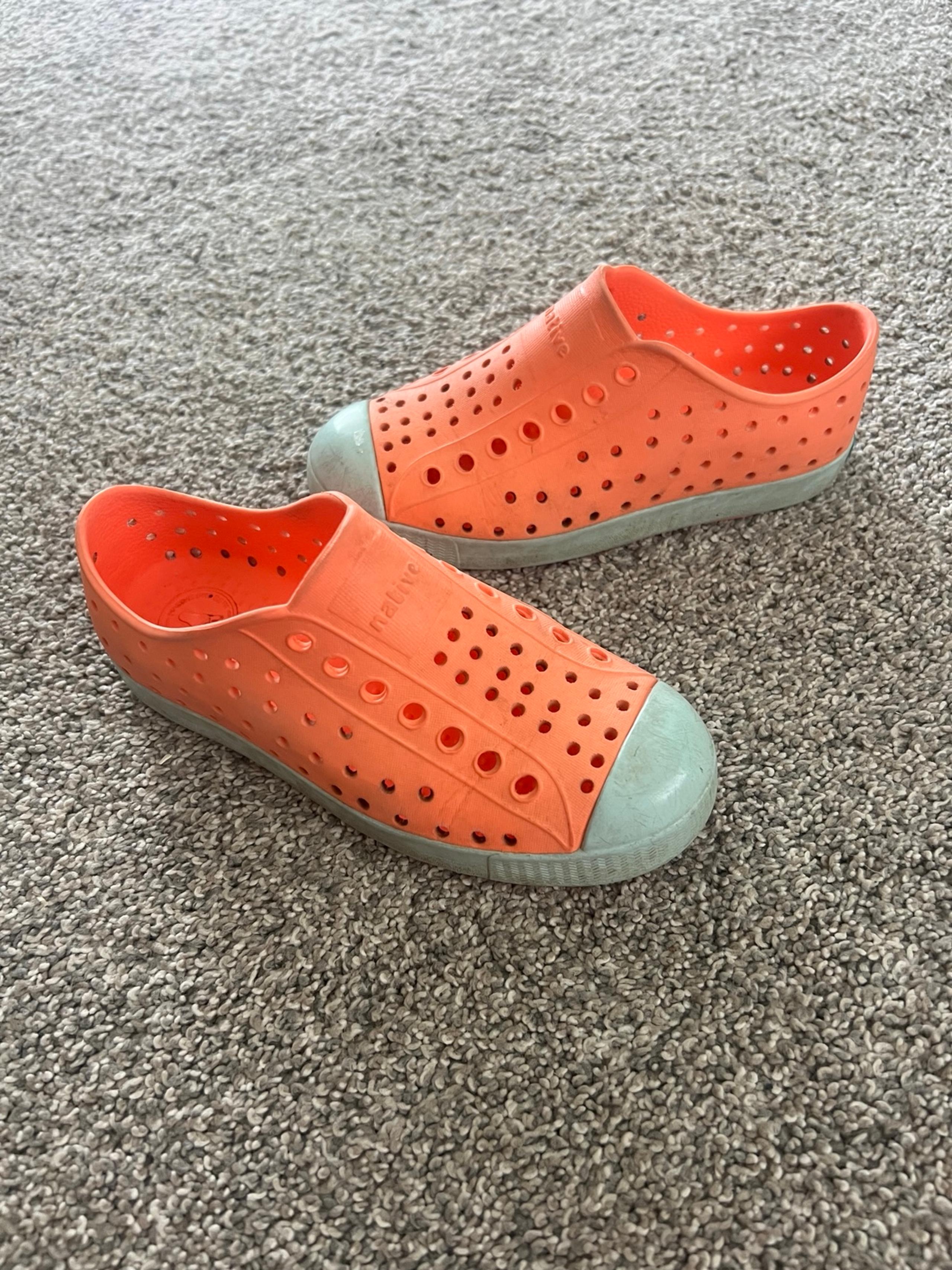 Girls orange coral native water shoes in size 13C