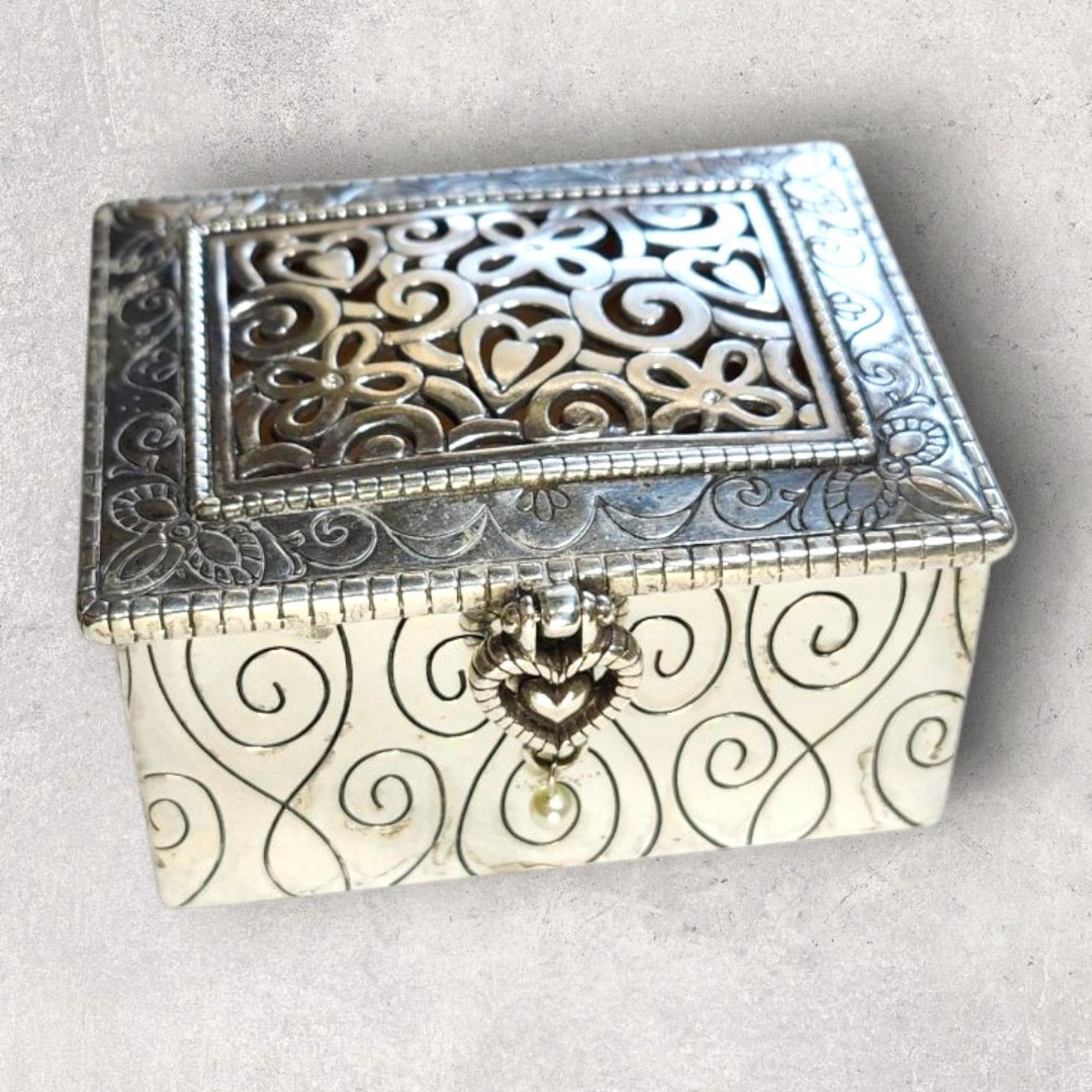 Brighton Silver Plated Lacie Daisy Jewel Box Dangling Heart & Pearl Hinged Box