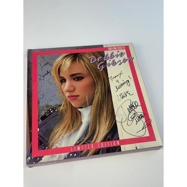 Super Rare Debbie Gibson Signed Lmtd Edition Live VHS Tape Box Set No Cassette G