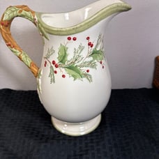 LENOX HOLIDAY GATHERINGS 64oz 10” WATER PITCHER - Holiday Holly Berry