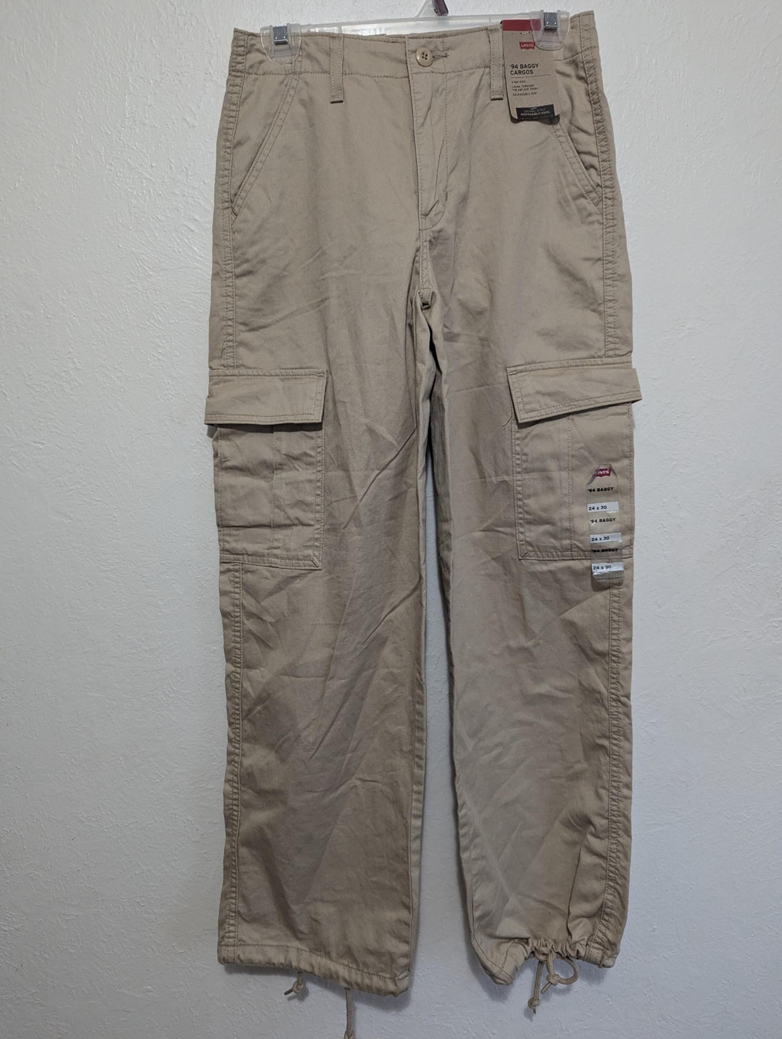 NWT Levi's Women's '94 Baggy Cargos Size 24x30