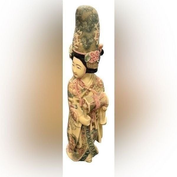 Collectible Mid 20th Century Chinese hand painted ivory Geji