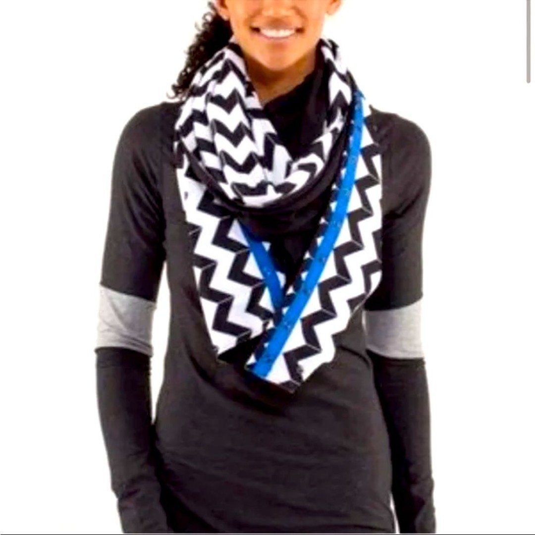 NWT Lululemon Vinyasa Scarf Luon Light Arrow Chevron White Black / Black
