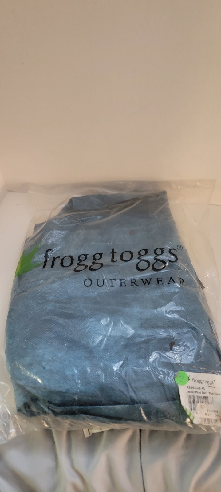 Frogg Toggs Pant suit