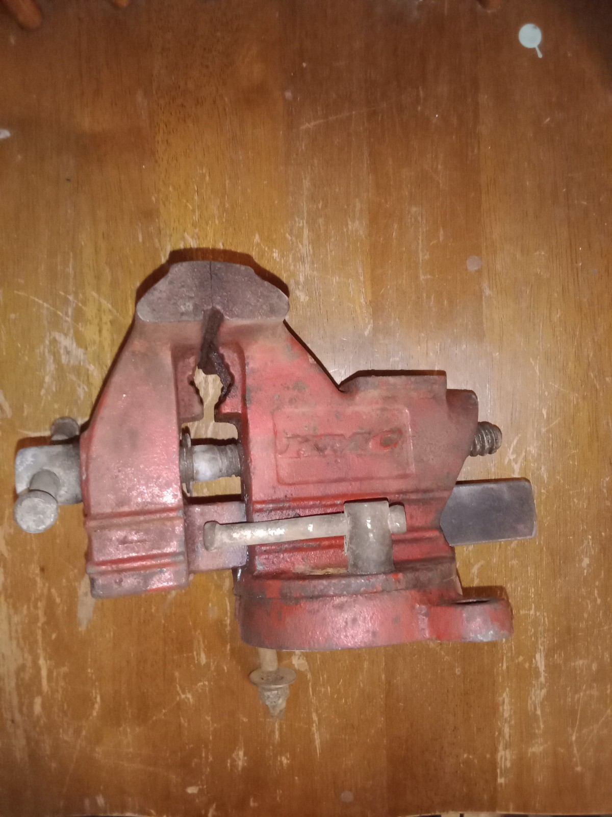 VINTAGE KMC Swivel Anvil 3 1/2” Jaw - Bench Vise