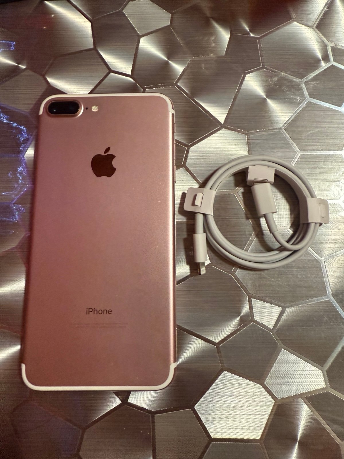 Apple iPhone 7plus unlocked read description