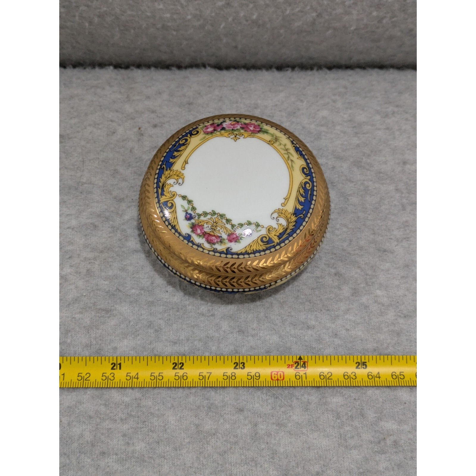 Emmanuel Thomas Porcelaine Artistique Limoges France Covered Trinket