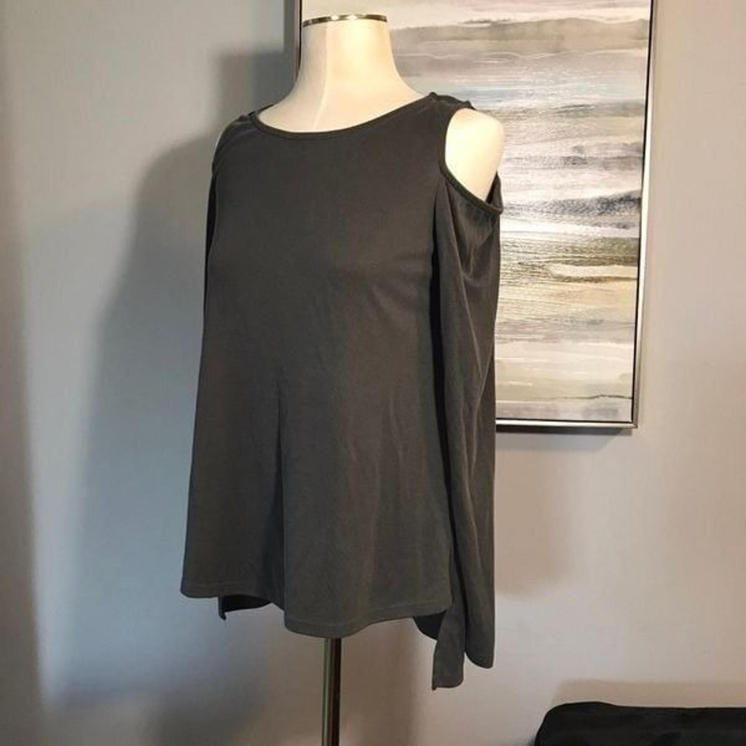 Ten Sixy Sherman Cold Shoulder Top M