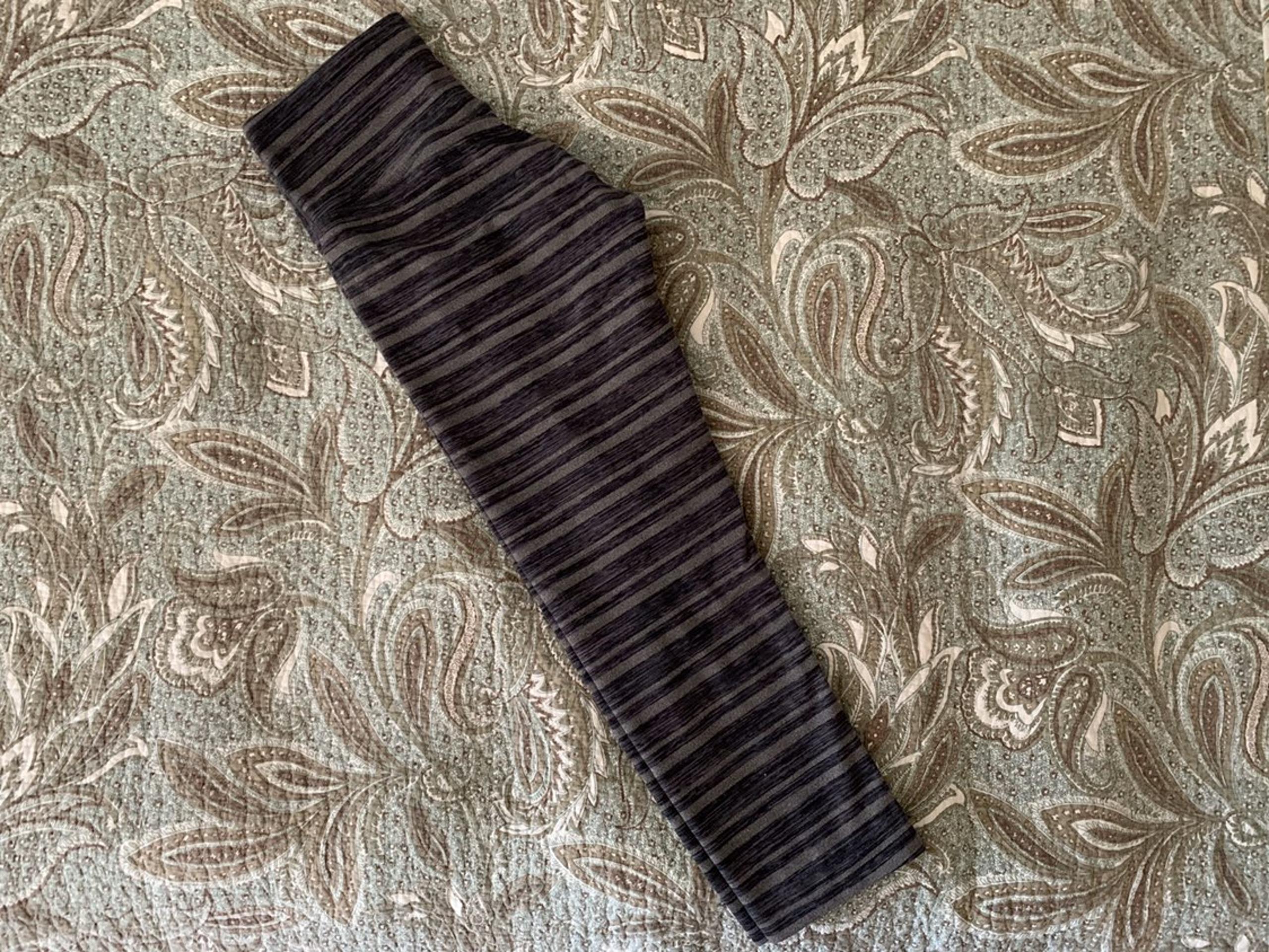 Lululemon Black Stripes Galore Crop sz 2