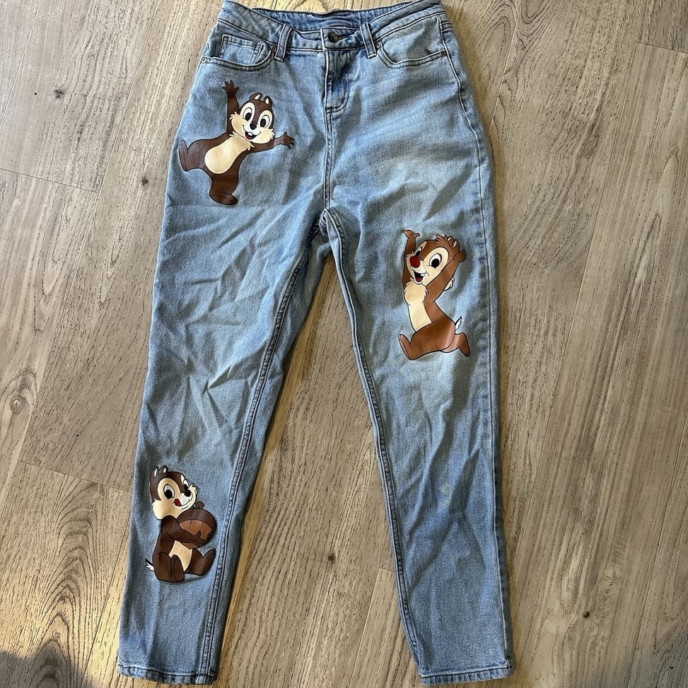 Disney Chip & Dale Hot Topic Denim Mom Jeans size 1 Acorns on Back Pocket