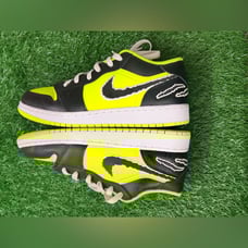 Jordan 1 Low Alt SE Black Cat Volt (PS) Size 7Y
