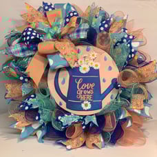 Spring wreath, summer wreath, love grows