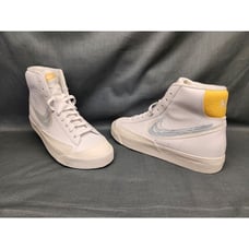 Nike Girls Blazer Mid 77 (GS) Sneakers Painted Swoosh Size 5.5 DISPLAY MODEL!
