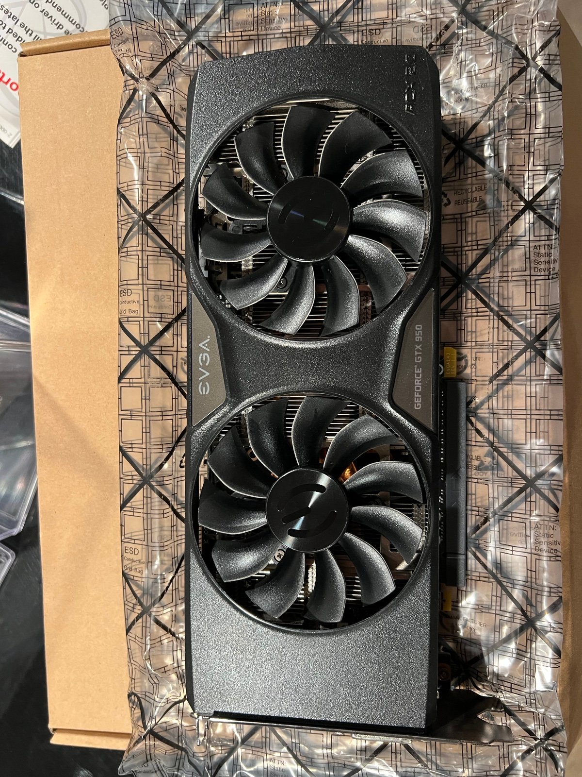 EVGA GTX 950 Graphics Card - Excellent Condition, Powerful Performance